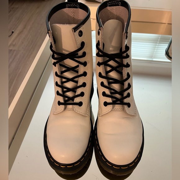 White Boots - Picture 2 of 3